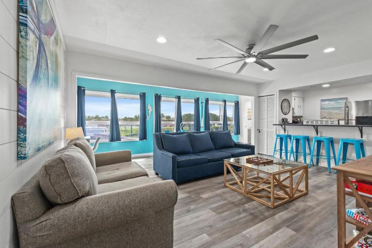 Tranquil Tortuga Lake View Central Destin - B&B Destin