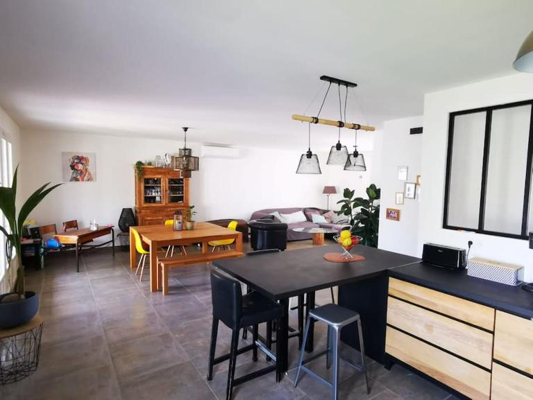 Agréable Villa proche Pont du Gard - Bed and Breakfast Bezouce