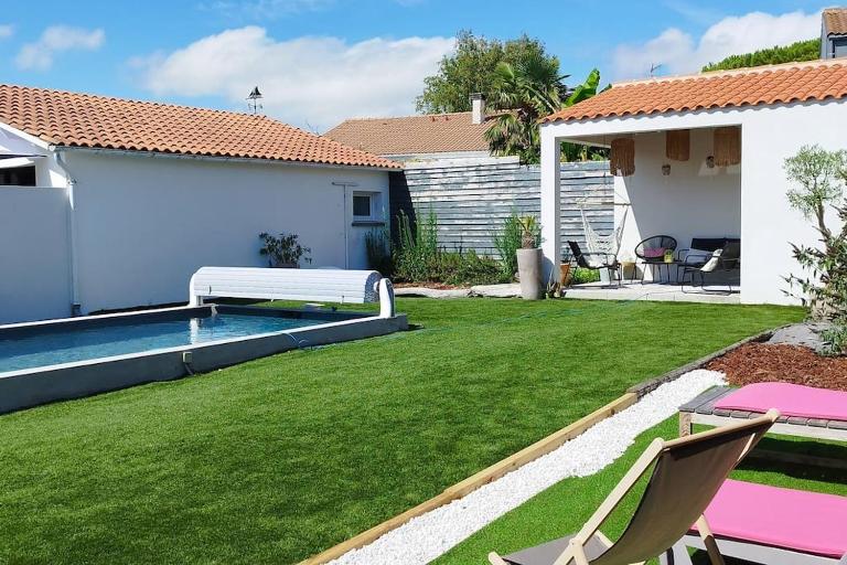 Maison de plain-pied au calme avec piscine - B&B L'Houmeau