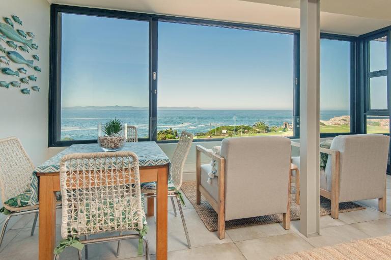 Walker Bay Luxury Seafront Apartment - B&B Hermanus