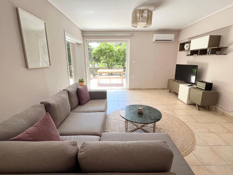 Vouliagmeni 2bed garden flat - B&B Athens