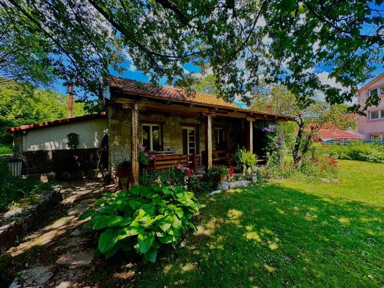Artistic Garden House - B&B Cetinje