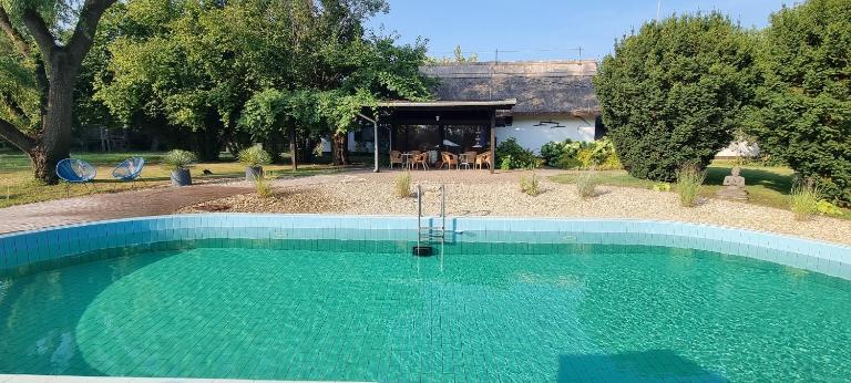 Cottage 2 im Natur-Resort Pool, Schwimmteich & Sauna - B&B Kiskunmajsa