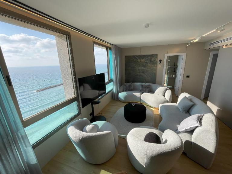 Panoramic Sea View Luxury Suite - Chambres d'hôtes Netanya