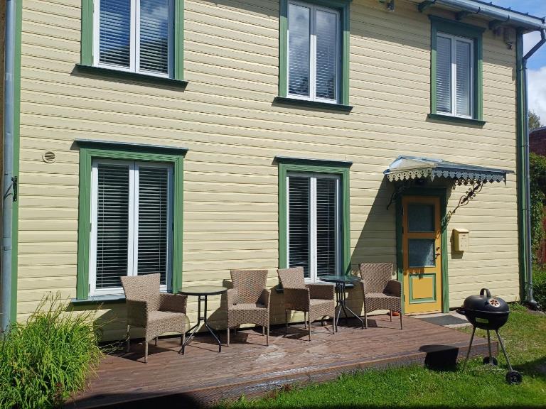 Yellow Center Holiday Home - Ferienwohnung Pernau