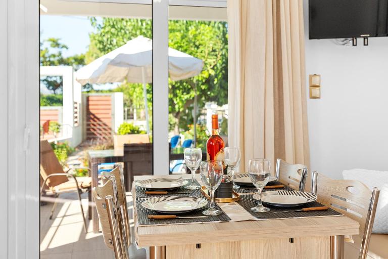 Paul’s Garden Luxury House - B&B Haraki