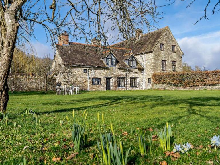 Cosy & historic 2 bedroom Elizabethan cottage - B&B Abergavenny