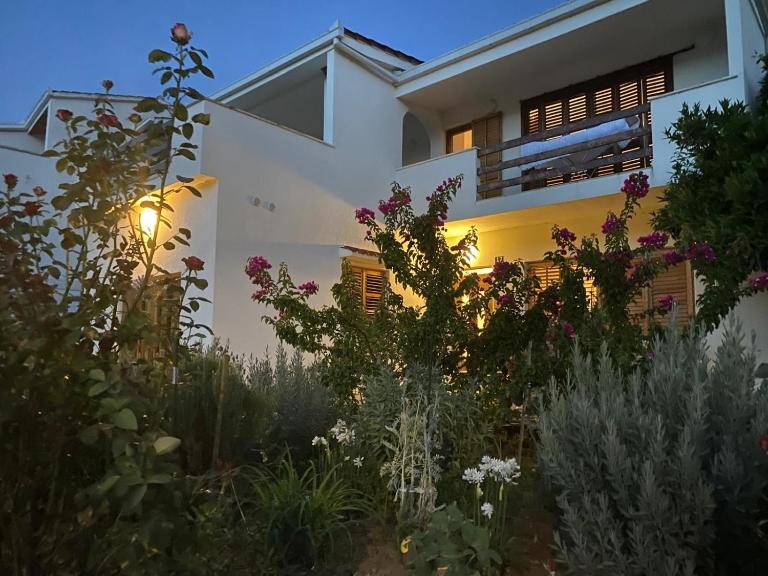 Six bedroom Holiday home Matea - Chambres d'hôtes Ploče