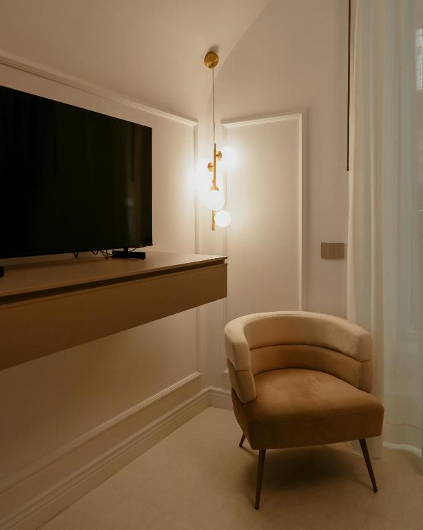 Luxury apartment-Quartieri Spagn by Alux38 - Ferienwohnung Neapel
