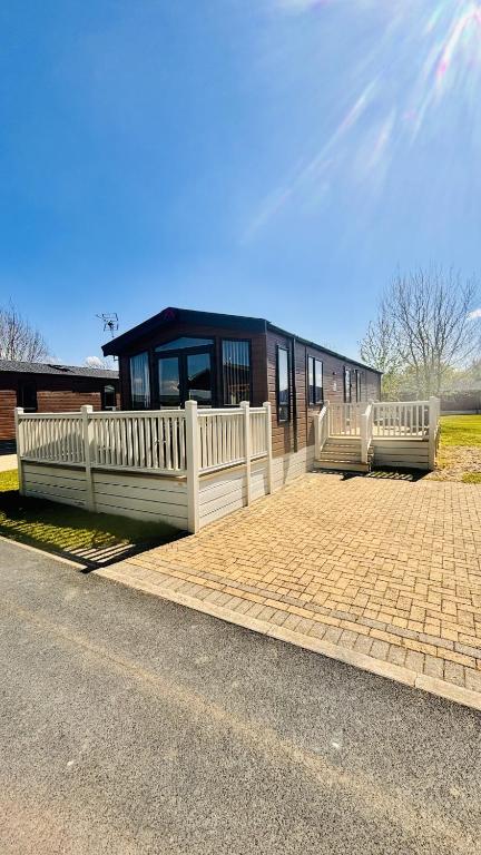 Lottie's Lodge With Hot Tub - B&B Malton
