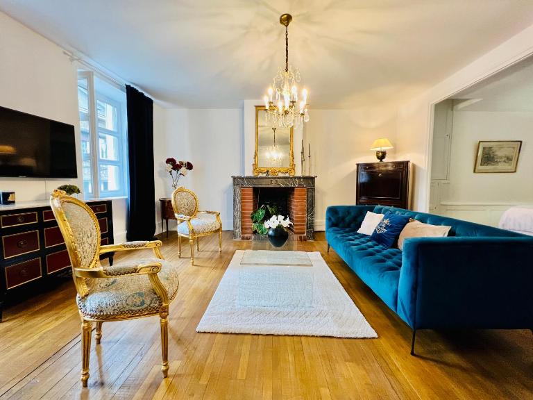 LA SUITE de NOTRE DAME au pied du CHATEAU FORT - Bed and Breakfast Sedan