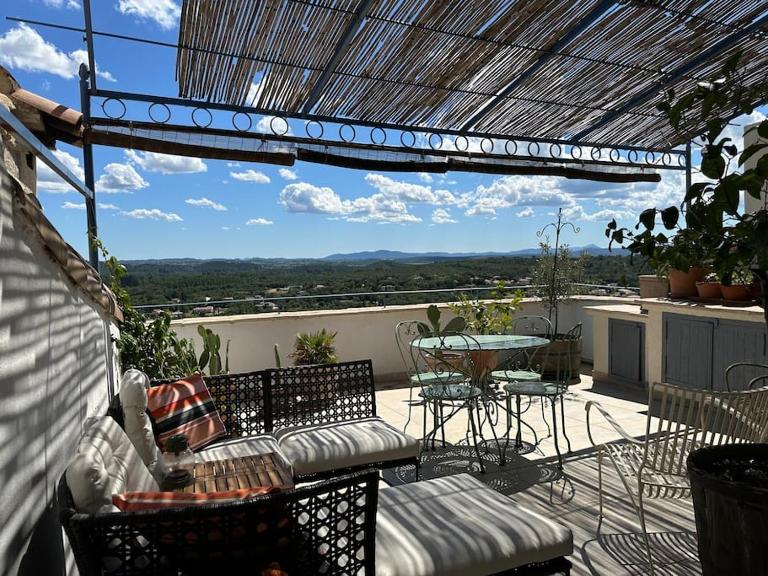 Jolie maison atypique - B&B Vézénobres