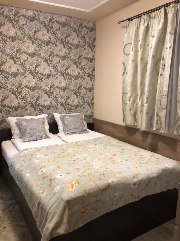 Lídia vendégház - Ferienwohnung Tata