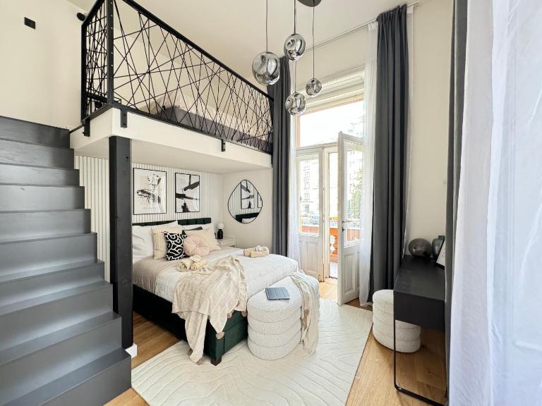 Rentero Modern High Ceiling Loft with Terrace Apartment, Prague - B&B Prague