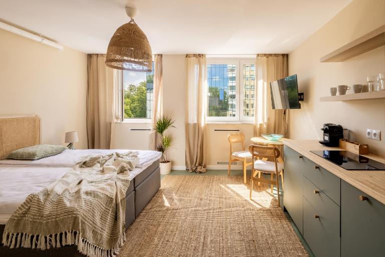Four Seasons Old Town - Spring - B&B Warsaw