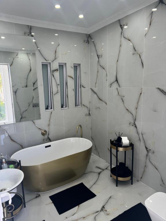 Golden Suite Apartment Summerstrand - B&B Port Elizabeth