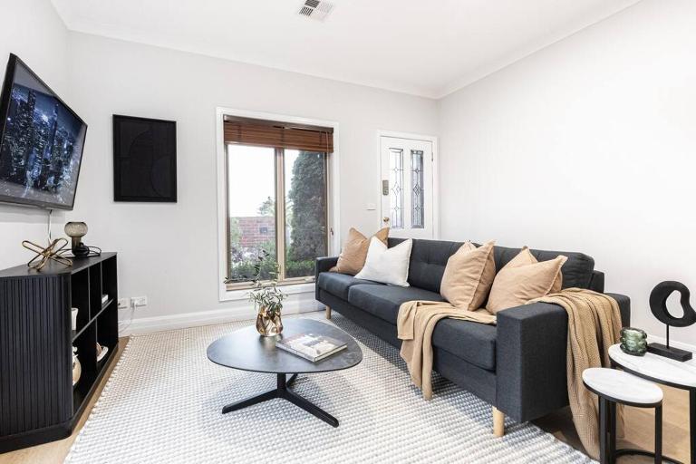 Mickle Townhouse, Steps to CBD - Bed and Breakfast Warrnambool