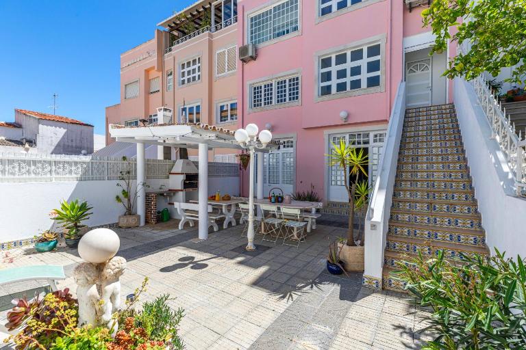 Casa Pink Flamingo Spacious Town Centre Villa - Ferienwohnung Tavira