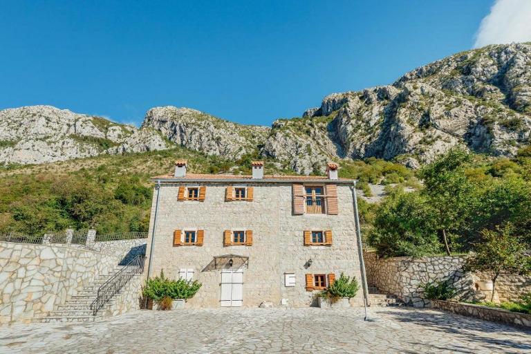 Manor Pastrovici - Bed and Breakfast Budva