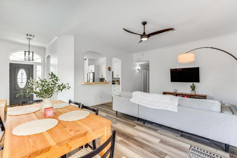 Heated Pool, Furnished Patio! Gilbert Getaway - B&B Gilbert