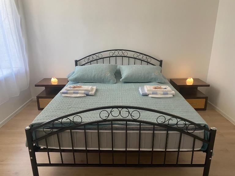 Sunshine Apartments - Bed and Breakfast Bakoe