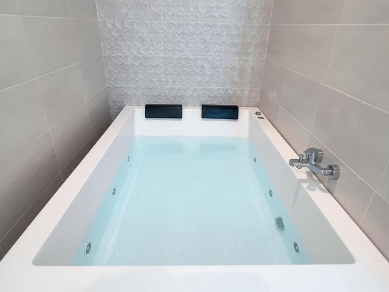 ISG Apartments Triana Jacuzzi 4 - B&B Seville