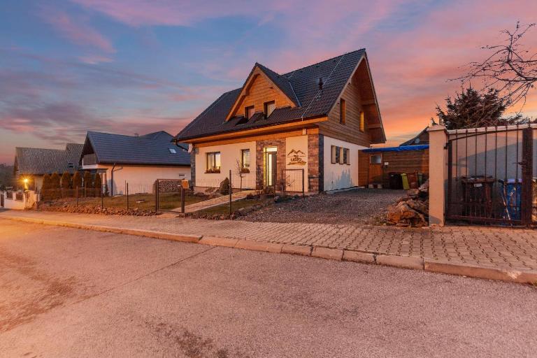 vila Lešťo - Ferienwohnung Großlomnitz