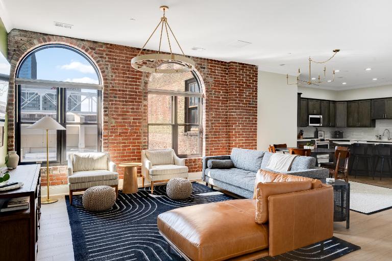 Top Floor Penthouse at the Historic Levy Building - Ferienwohnung Louisville