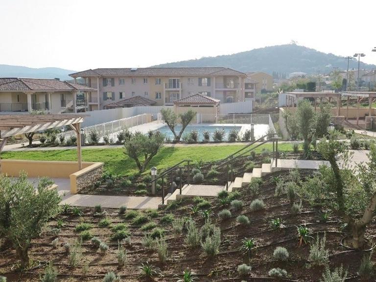 Charmant T3 à La Croix-Valmer : Terrasse, Piscine, Parking et Proximité Village - FR-1-726-15 - B&B La Croix-Valmer