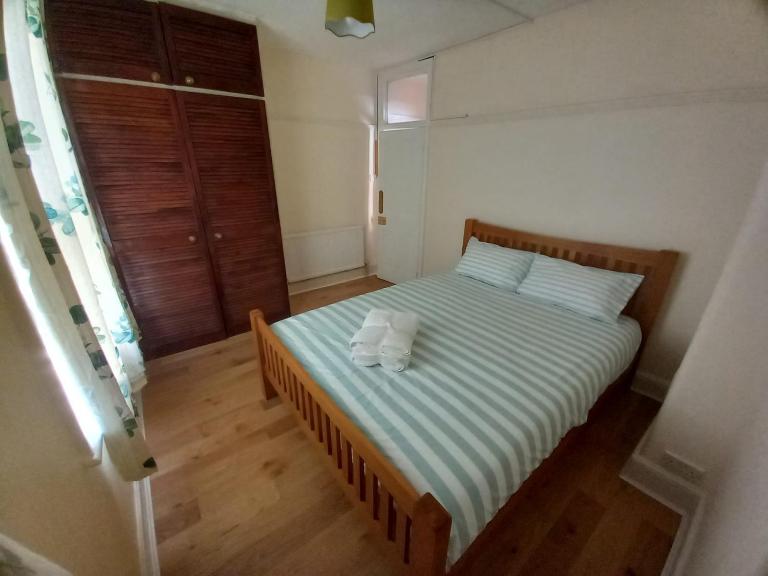 Sunshine - B&B Hendon