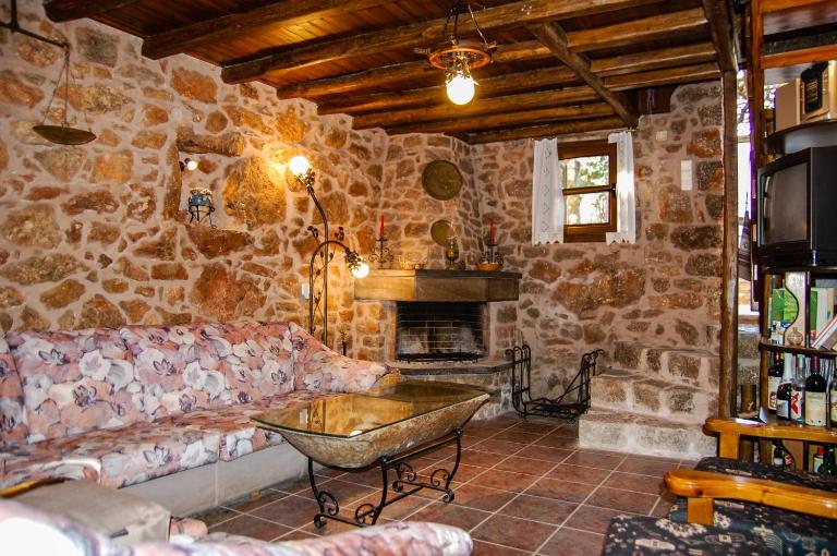 Stone House - Medieval Greek Village - B&B Avghonima
