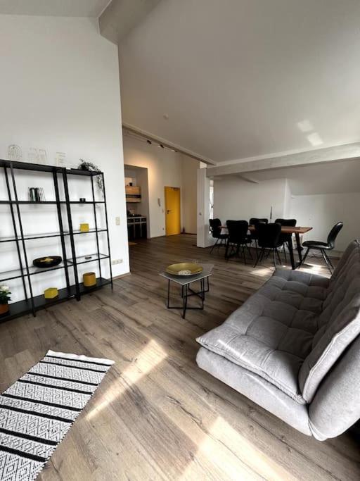 Moderne Wohnung mit Dachterrasse - Bed and Breakfast Groß-Umstadt