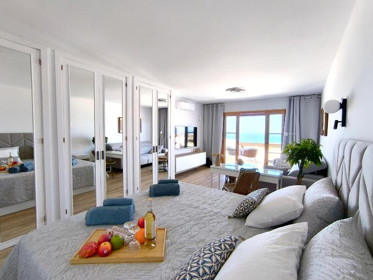 Los Cristianos - breathtaking view, AC, heated pool, fibre net - Ferienwohnung Los Cristianos