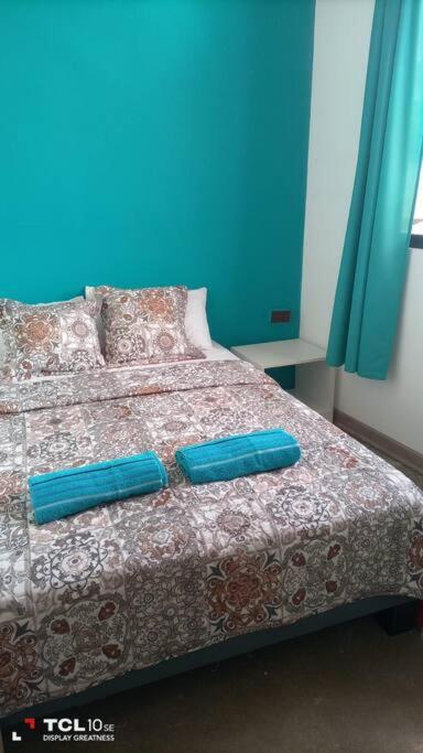 Habitación matrimonial con baño - B&B Archidona
