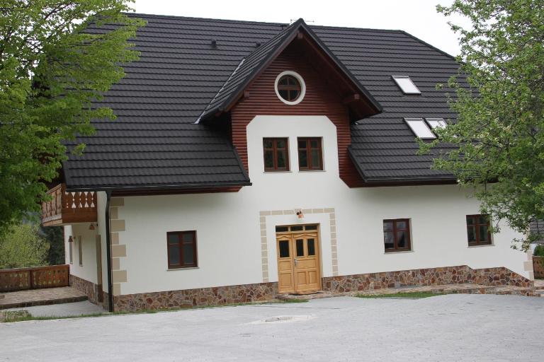 Farmstay Hiša Pečovnik - Bed and Breakfast Luče