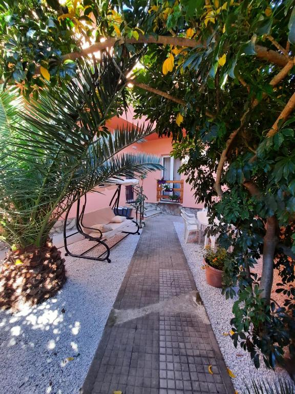Villa rosa nel cuore di Porto Azzurro - B&B Porto Azzurro