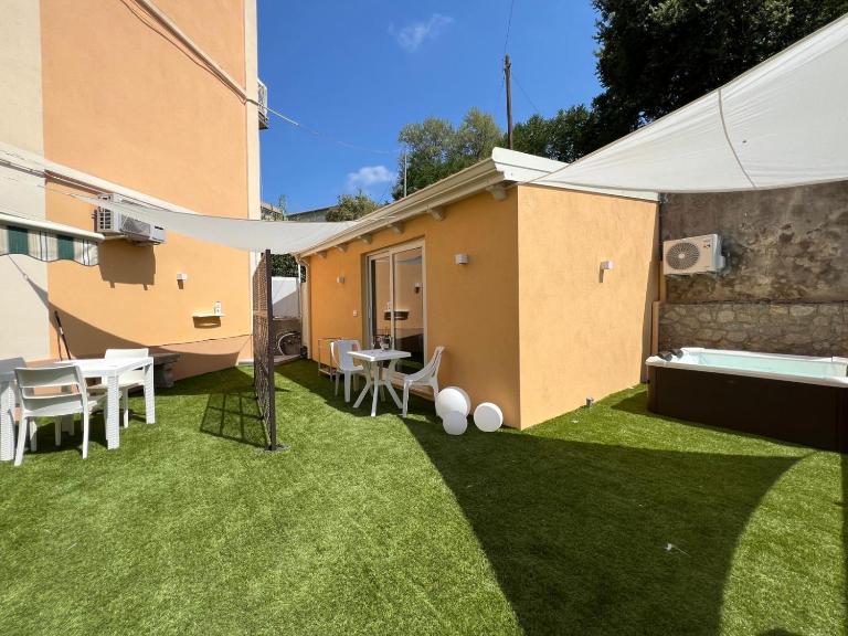 BURMARIA APARTMENT and ROOM with garden and jacuzzi - B&B Tropea