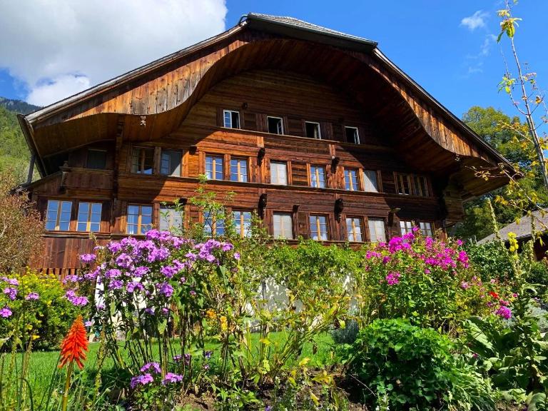 Swiss Mountain-Valley View Lodge - Bed and Breakfast Erlenbach im Simmental