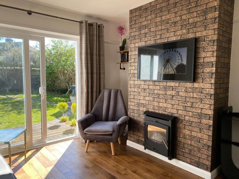 Eclectic Bungalow Parking nr Beach - B&B Kent