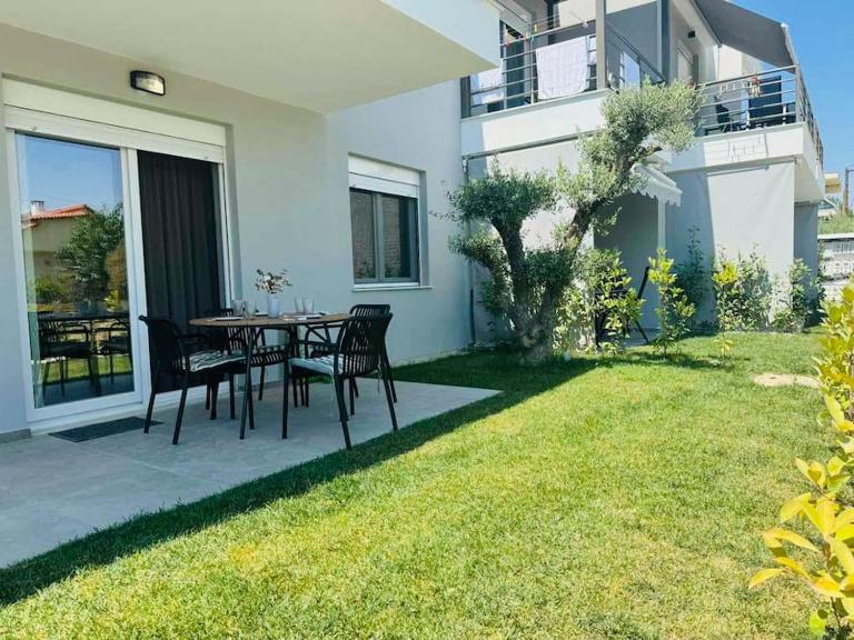 Modern Garden Apartments, Delta Hospitality - Chambres d'hôtes Ofrínion