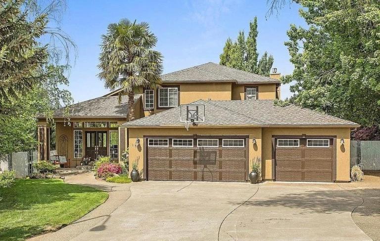 Chef's Kitchen Pool Bright, Spacious 4 Bed - Chambres d'hôtes Medford