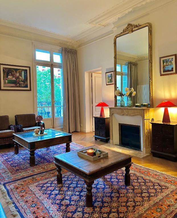 Champs Elysée Prestige Apartment - B&B Parigi