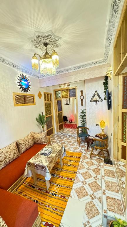 Appartement Authentique à la Médina de Fès - À Deux Pas de Bab Bou Jeloud & des Souks - B&B Douar Fes El Bali