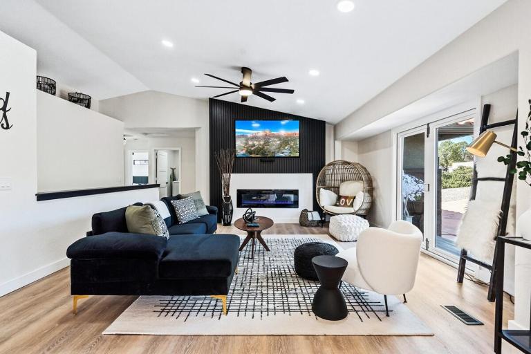 Sage House Modern Retreat Hot Tub, Theater, GmRm! - B&B Sedona