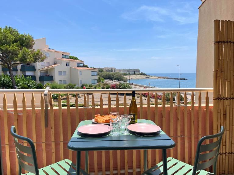 Studio refait en 2024 avec terrasse, climatisation et parking, à 50m de la plage - FR-1-338-588 - Chambres d'hôtes Sète