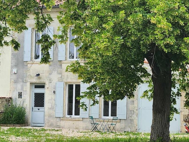 La Villa Ausone - B&B Saint-Jean-d'Angély