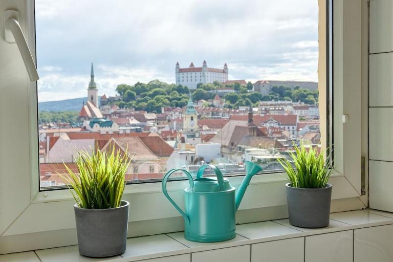 Falcon Apartment, Pano, view, Old Town, - Bed and Breakfast Bratislava