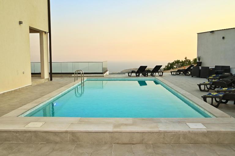 Villa Panorama - Private heated pool and jacuzzi with ocean view - B&B Ivanica