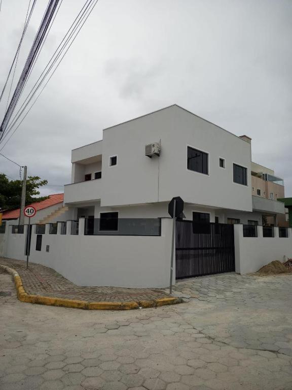 Casa 200m da praia, 8 pessoas, piso inferior - B&B Bombinhas