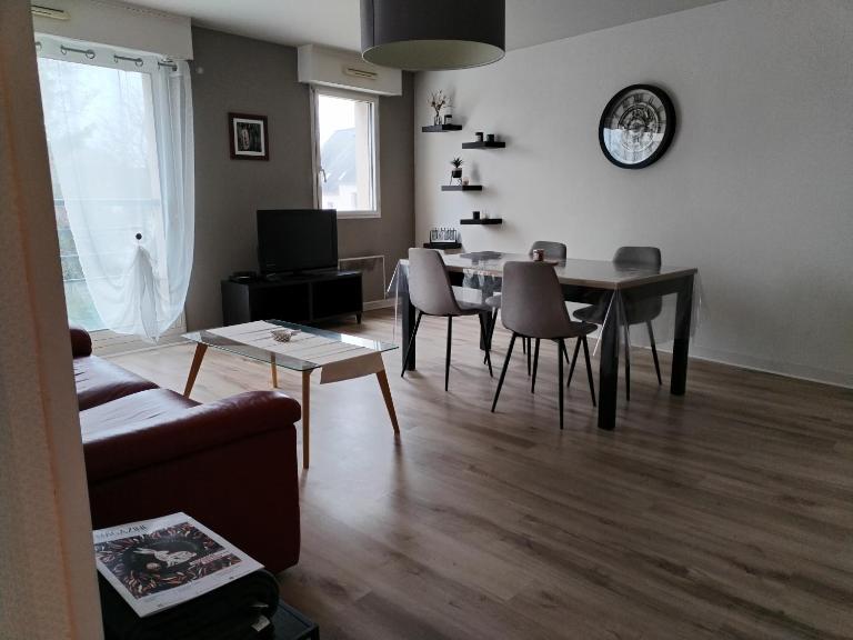superbe appartement centre ville saint grégoire - B&B Saint-Grégoire